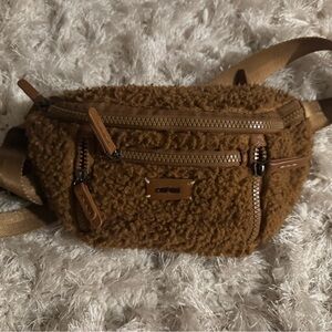 Caraa Sport Shearling Sling Belt Bag brown / cognac